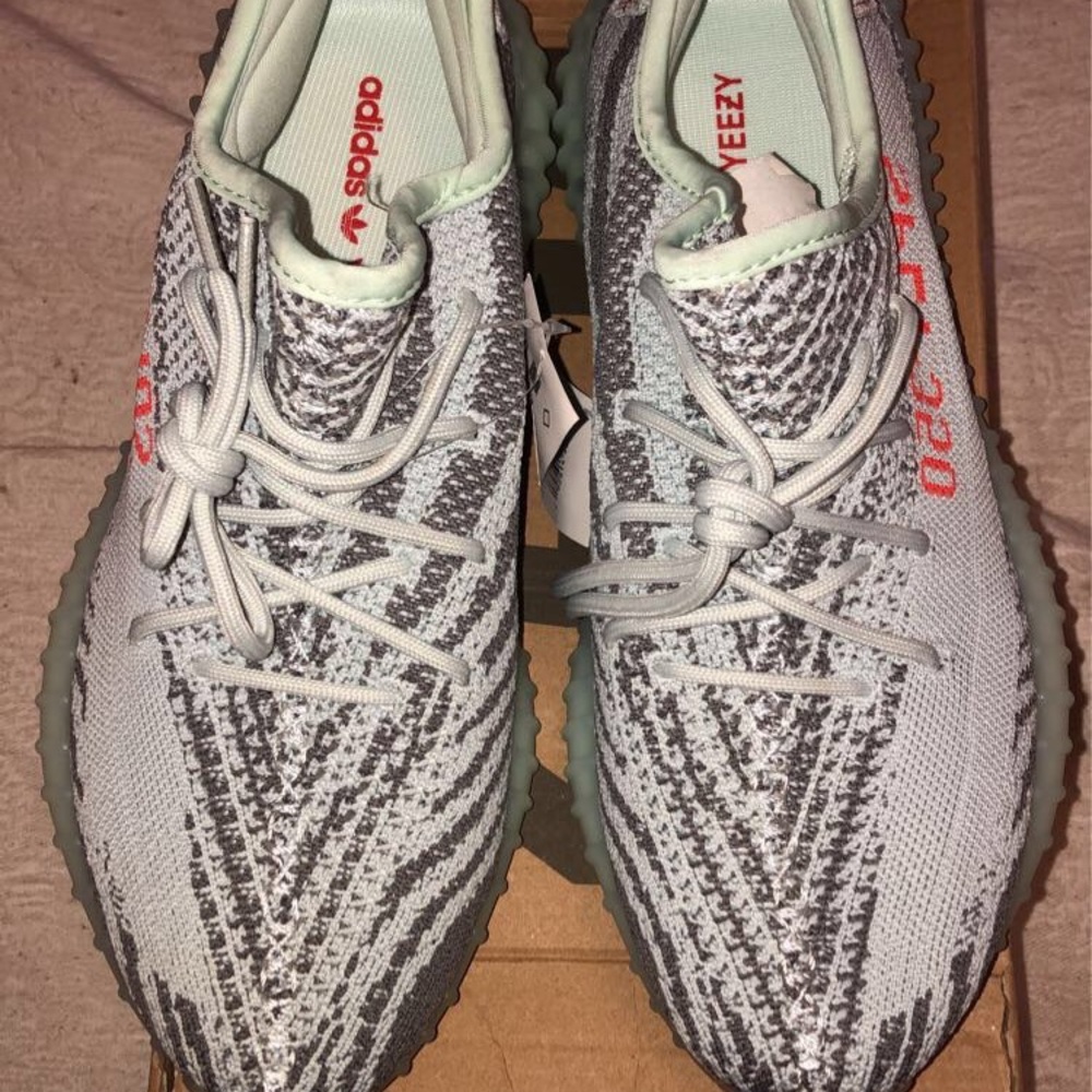 Never worn brand new Yeezy,S womens size 10 - Picture 3 of 3